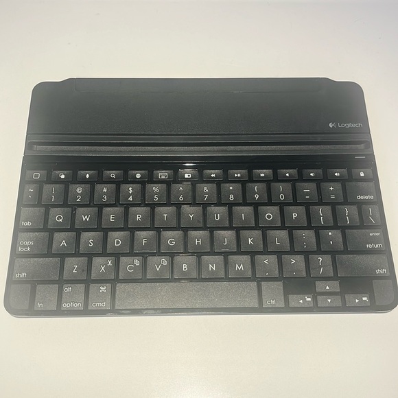 ⌨️ Logitech wireless keyboard, gently used - Picture 1 of 4